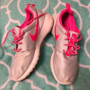 Nike Roshe size 3Y